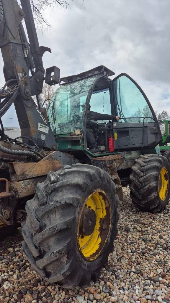 John Deere 870B Harvester