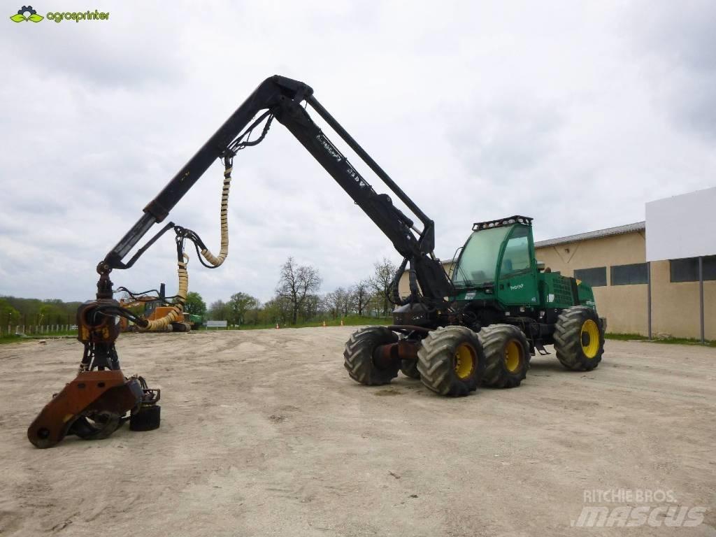 John Deere 1270 D Harvester