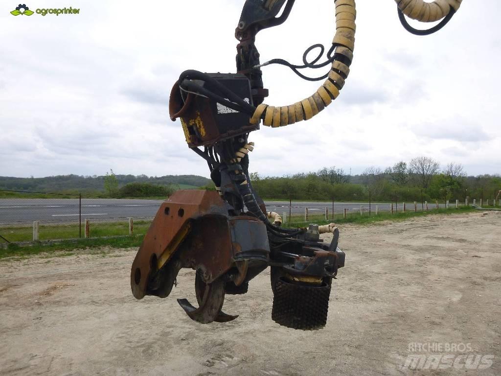 John Deere 1270 D Harvester