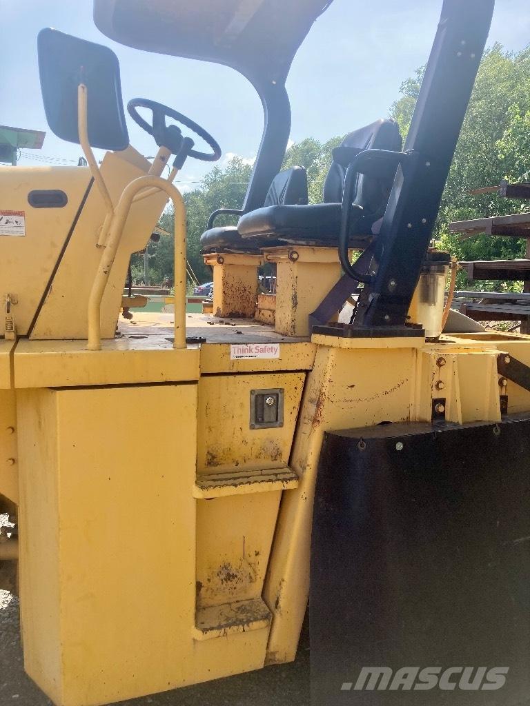 Sakai GW 750-2 Strassenfertiger