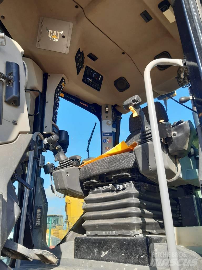 CAT M 140 M 2 Grader