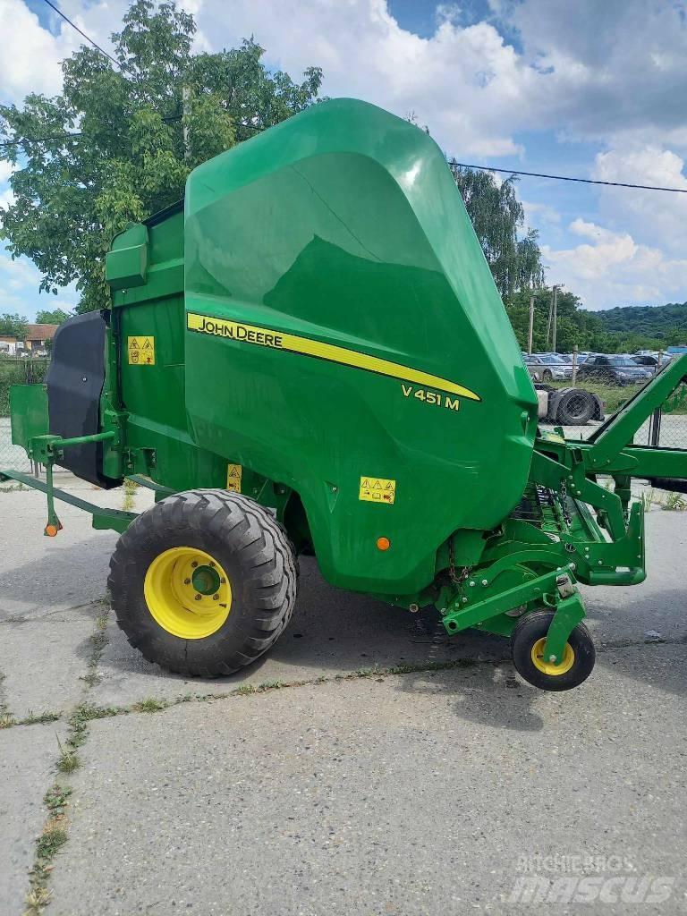 John Deere V451M Rundballenpressen