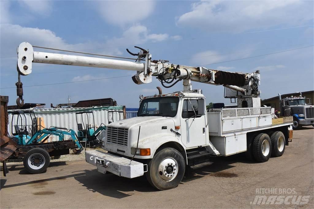 Altec D1090TR Fahrzeug mit mobiler Bohranlage
