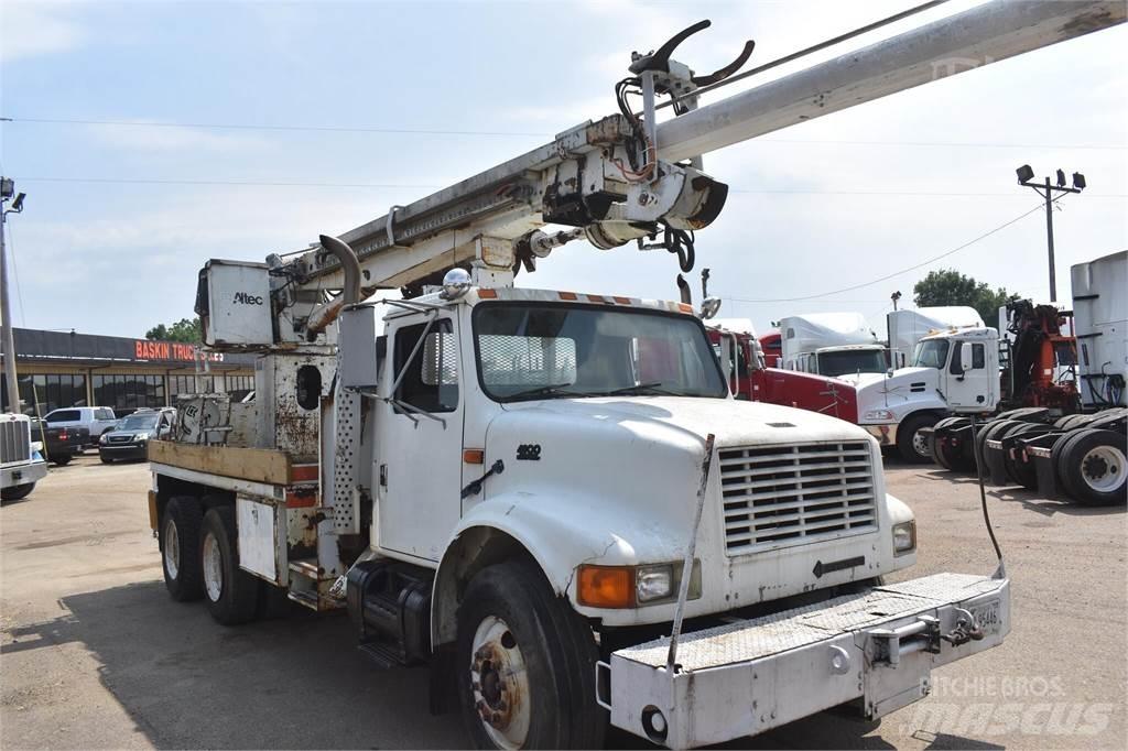 Altec D1090TR Fahrzeug mit mobiler Bohranlage