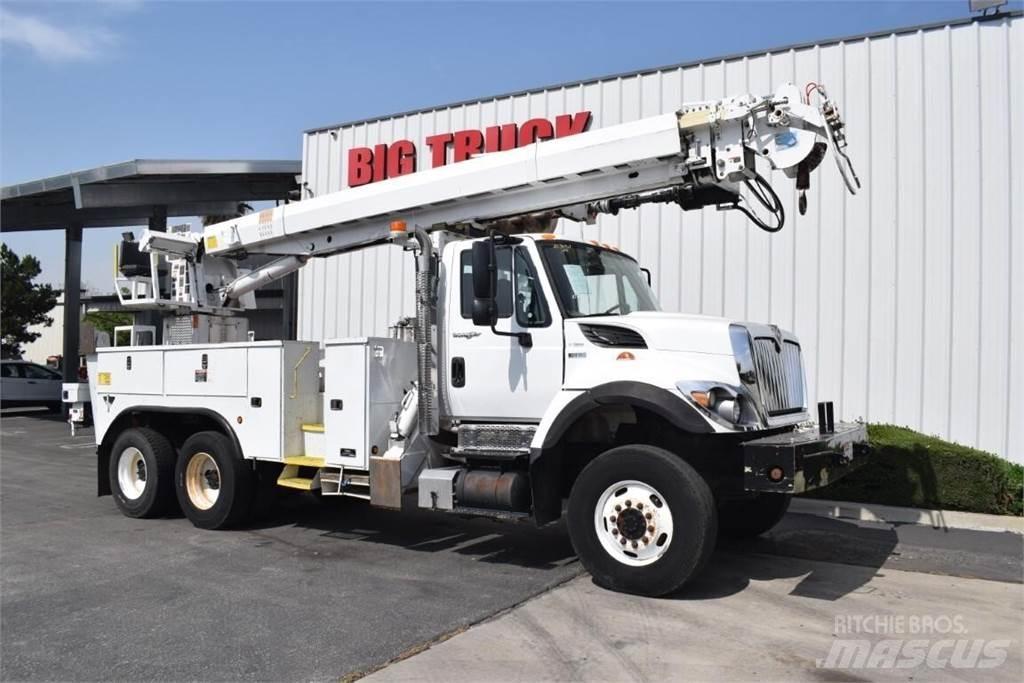 Altec D3060ATR Fahrzeug mit mobiler Bohranlage
