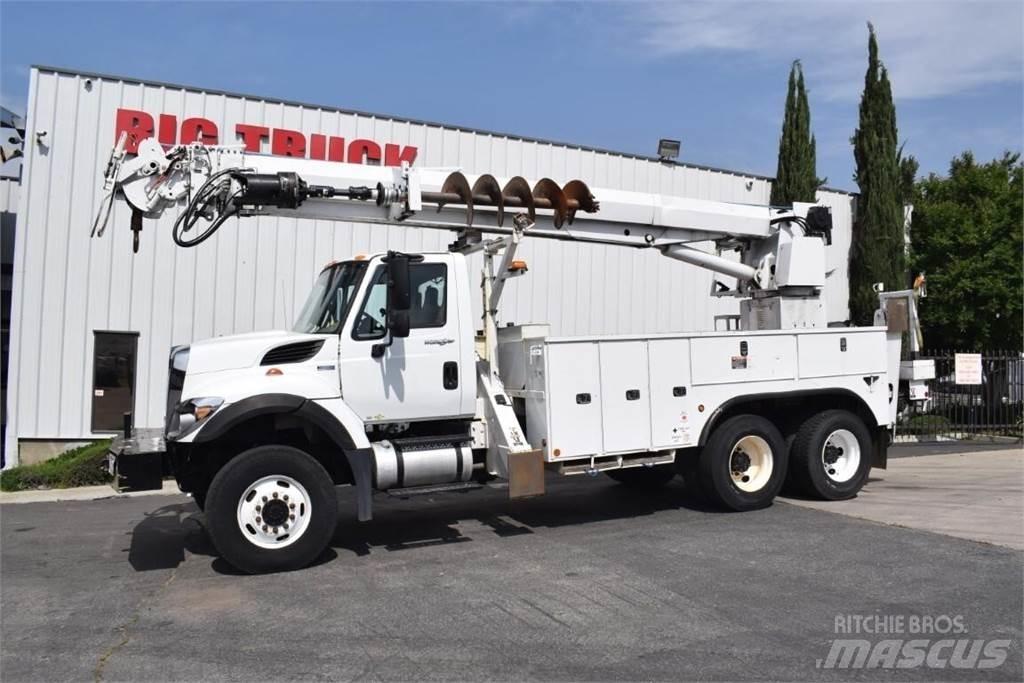 Altec D3060ATR Fahrzeug mit mobiler Bohranlage