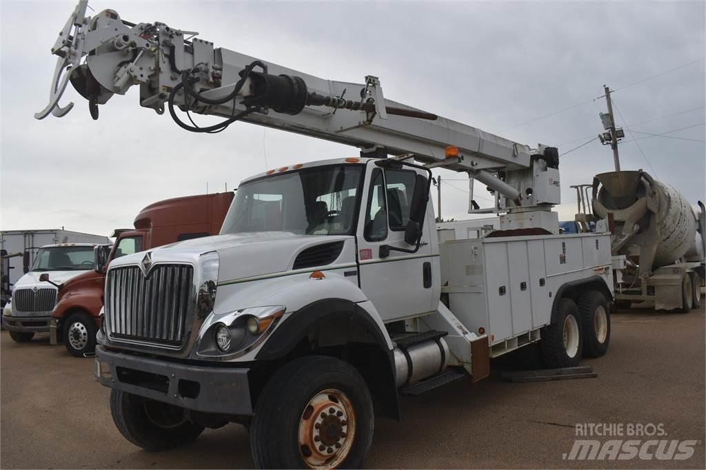 Altec D3060ATR Fahrzeug mit mobiler Bohranlage