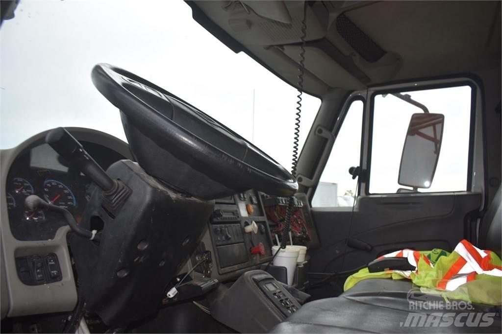 Altec D3060ATR Fahrzeug mit mobiler Bohranlage