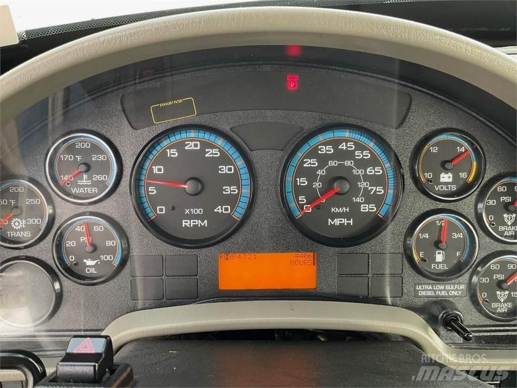 Altec D4065BTR Fahrzeug mit mobiler Bohranlage