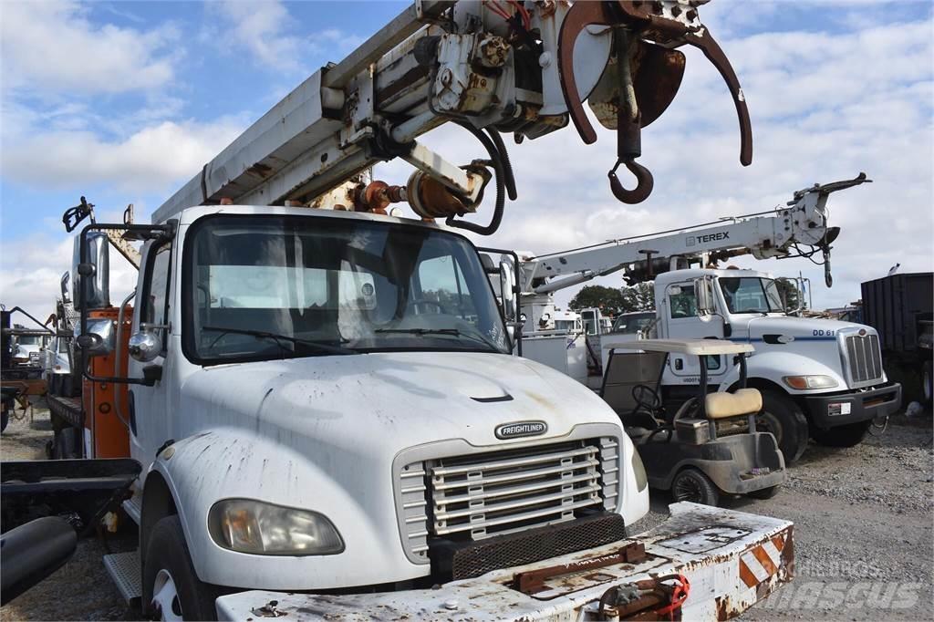Altec D945B Fahrzeug mit mobiler Bohranlage