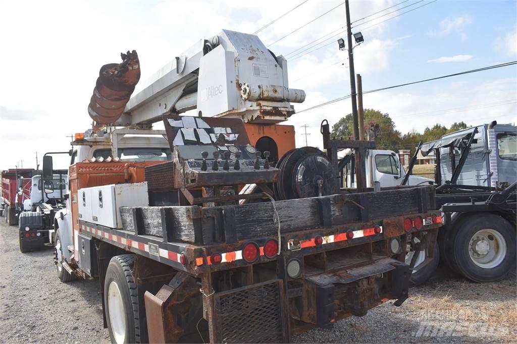 Altec D945B Fahrzeug mit mobiler Bohranlage