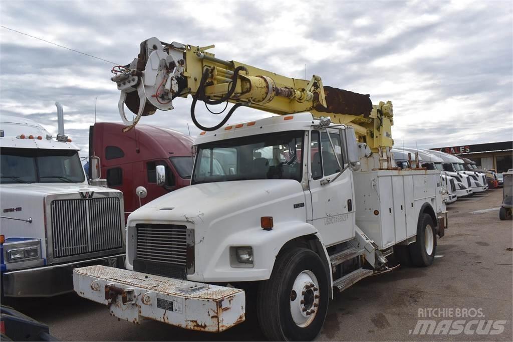 Altec D945TR Fahrzeug mit mobiler Bohranlage