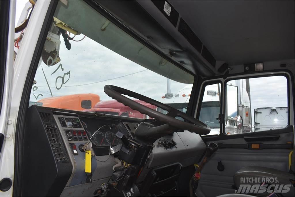 Altec D945TR Fahrzeug mit mobiler Bohranlage
