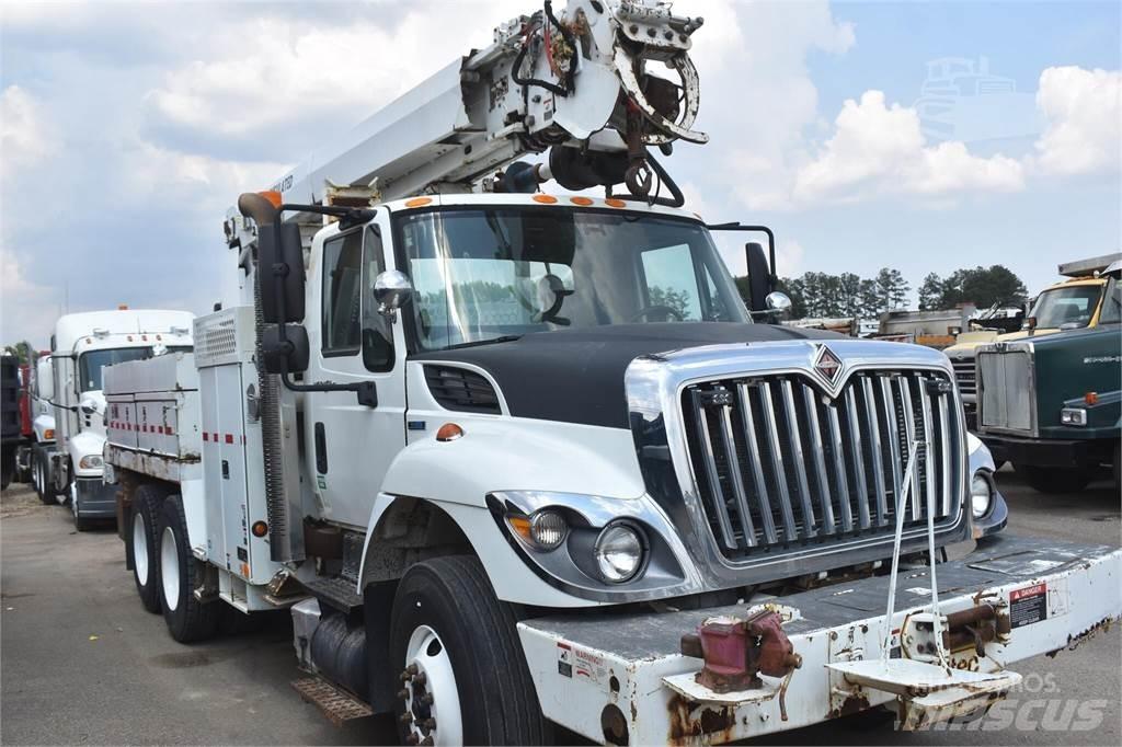 Altec DM45 Fahrzeug mit mobiler Bohranlage