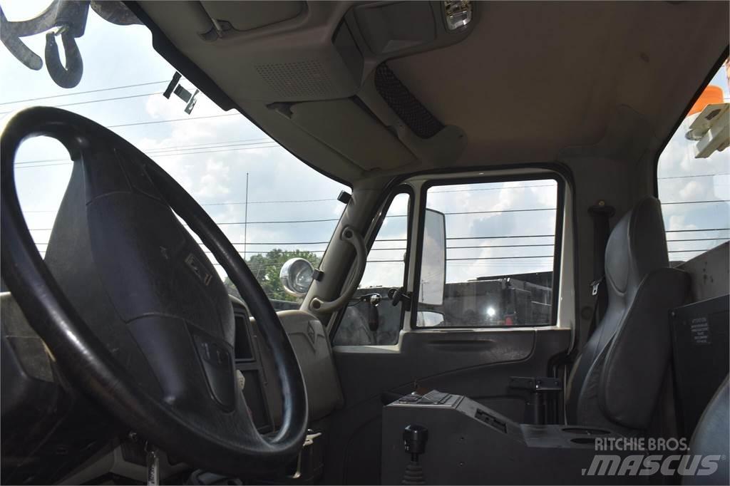 Altec DM45 Fahrzeug mit mobiler Bohranlage
