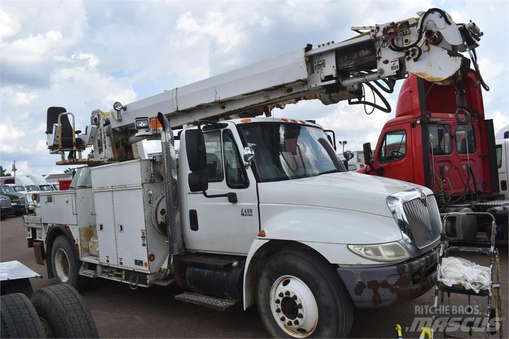 Altec DM45TR Fahrzeug mit mobiler Bohranlage