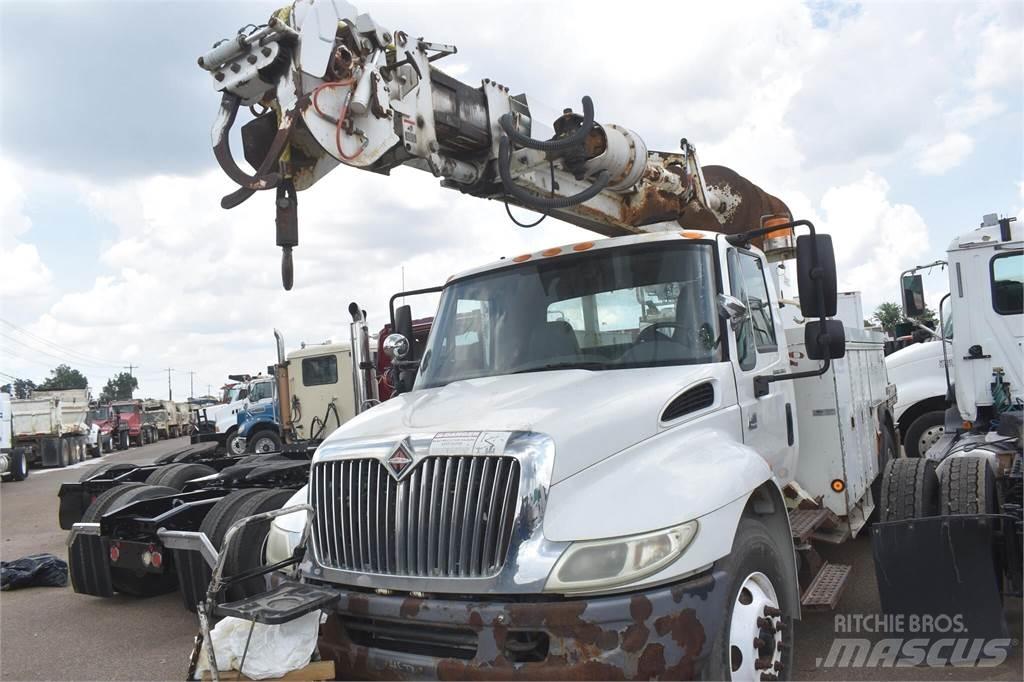 Altec DM45TR Fahrzeug mit mobiler Bohranlage
