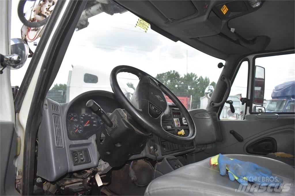 Altec DM45TR Fahrzeug mit mobiler Bohranlage