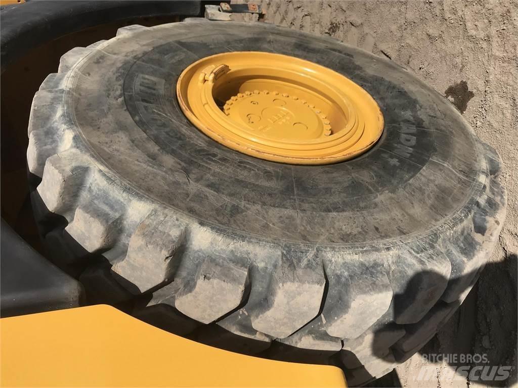 Bell B45E Dumper - Knickgelenk