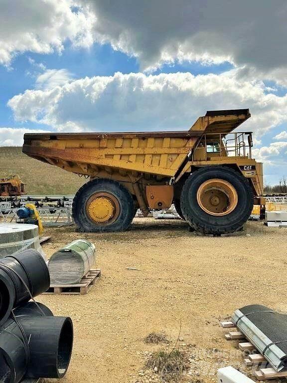CAT 777B Dumper - Knickgelenk
