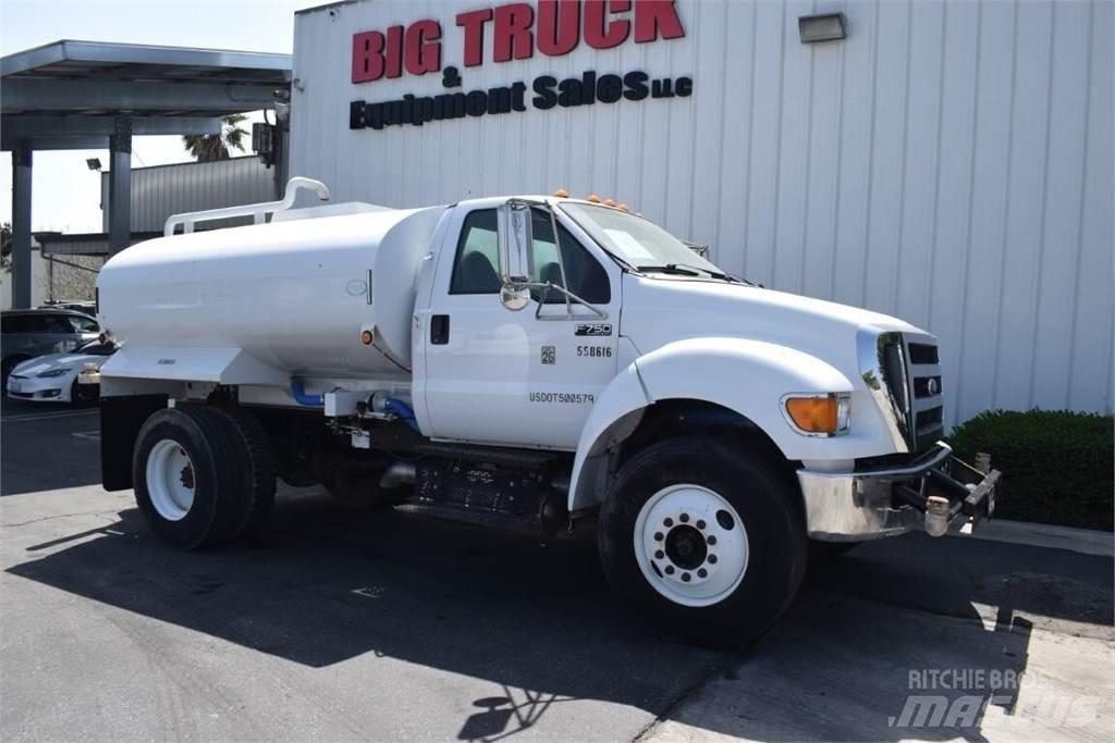 Ford F750 Tankwagen