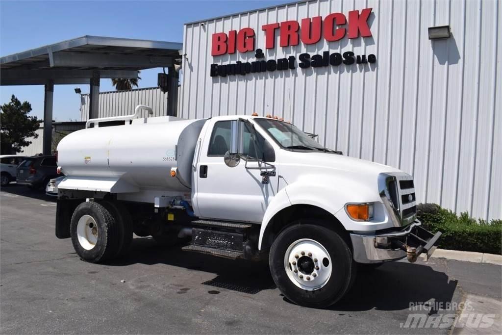 Ford F750 Tankwagen