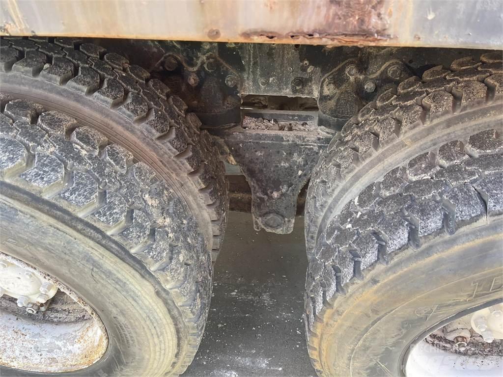 Ford L8000 Kipper
