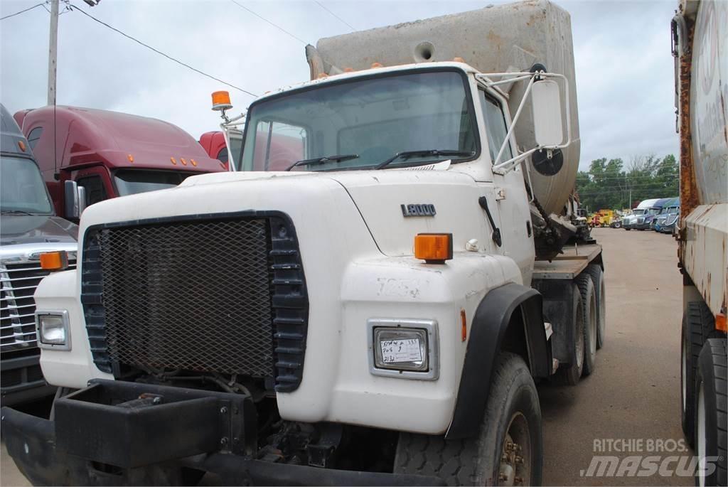Ford L8000 Betonmischer