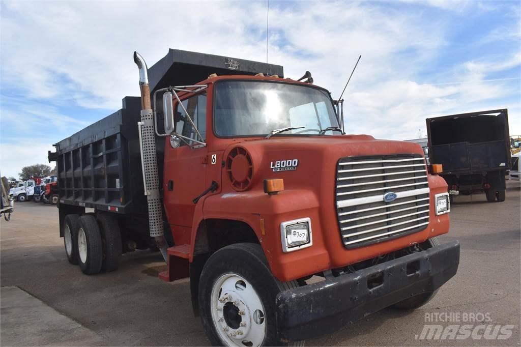 Ford L8000 Kipper