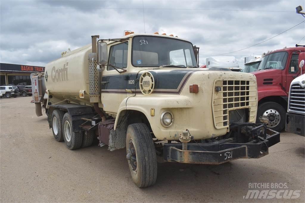 Ford L8000 Tankwagen