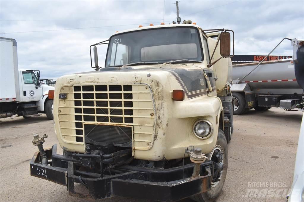 Ford L8000 Tankwagen