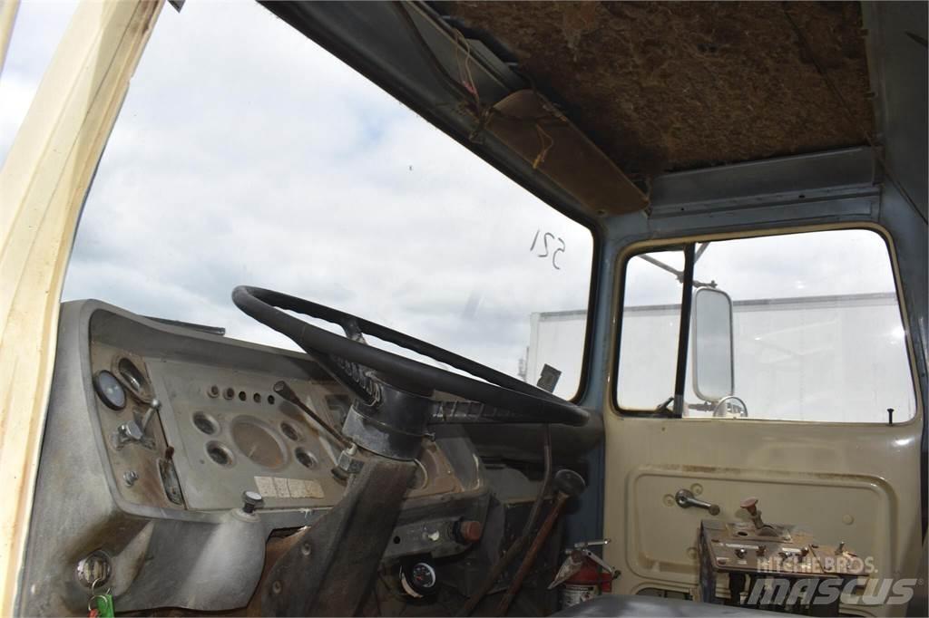 Ford L8000 Tankwagen