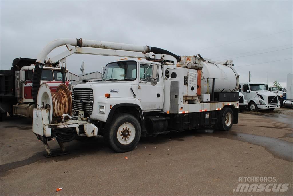 Ford L8000 Tankwagen