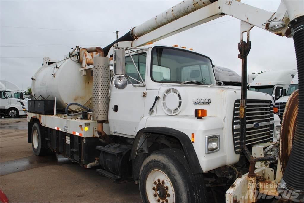 Ford L8000 Tankwagen