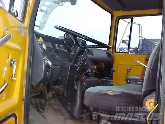 Ford L8000 Tankwagen