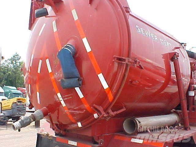 Ford L8000 Tankwagen
