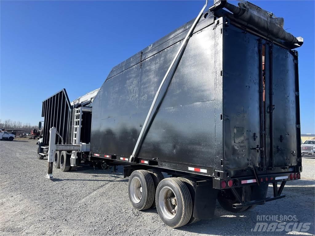 Freightliner 114SD Kranwagen