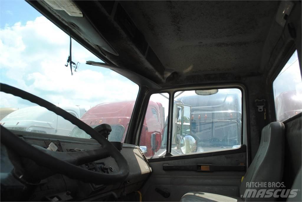 Freightliner FL70 Kranwagen