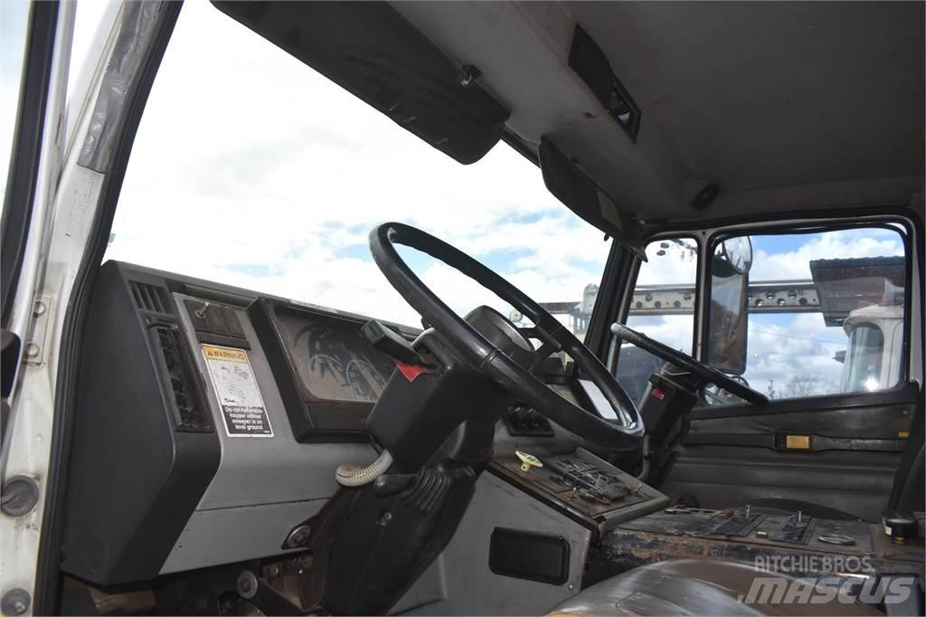 Freightliner FL70 Kehrmaschine