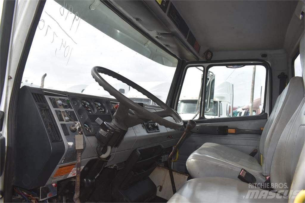 Freightliner FL70 Kranwagen