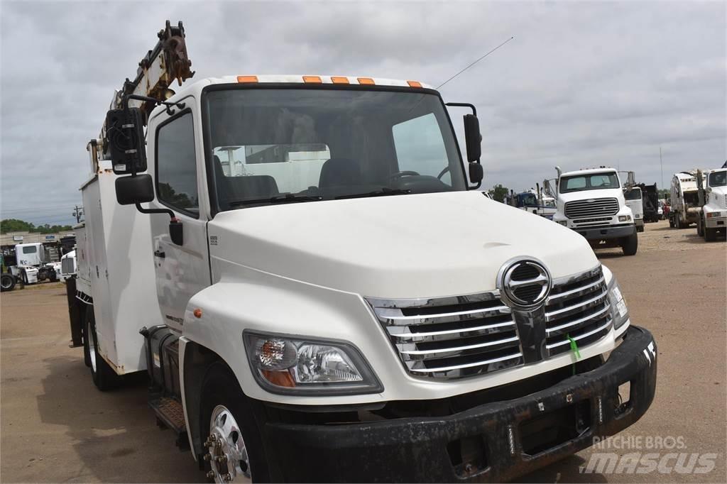 Hino 338 Kommunal-Sonderfahrzeuge