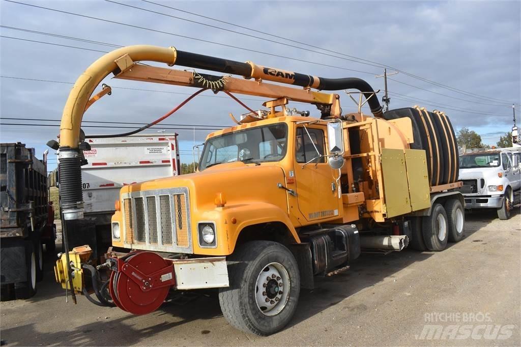 International 2554S Tankwagen
