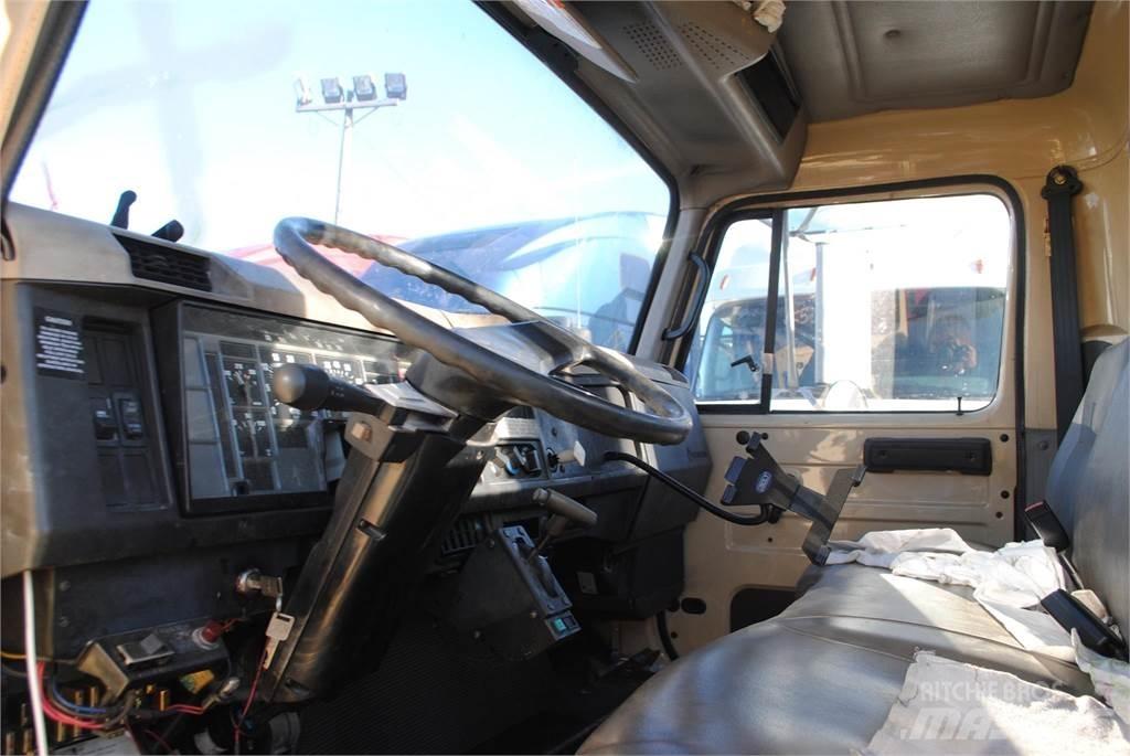 International 4700 Kranwagen