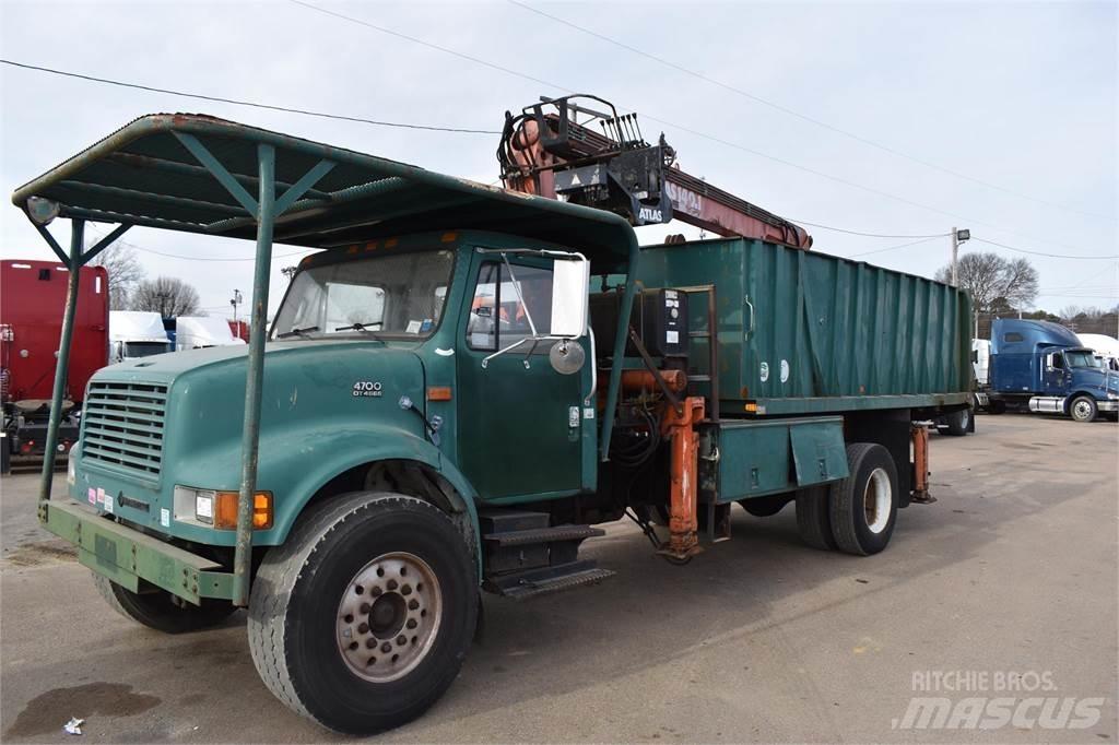 International 4700 Kranwagen
