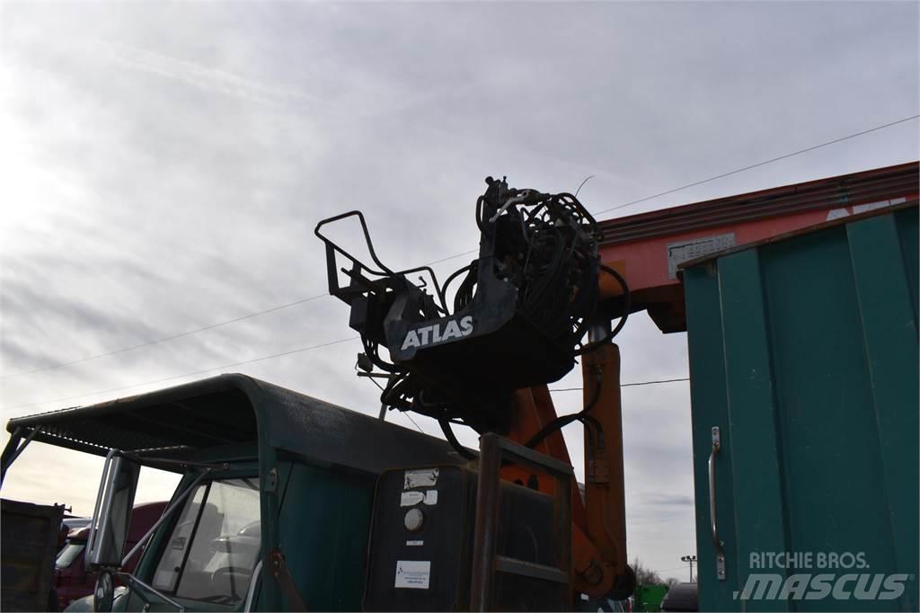 International 4700 Kranwagen