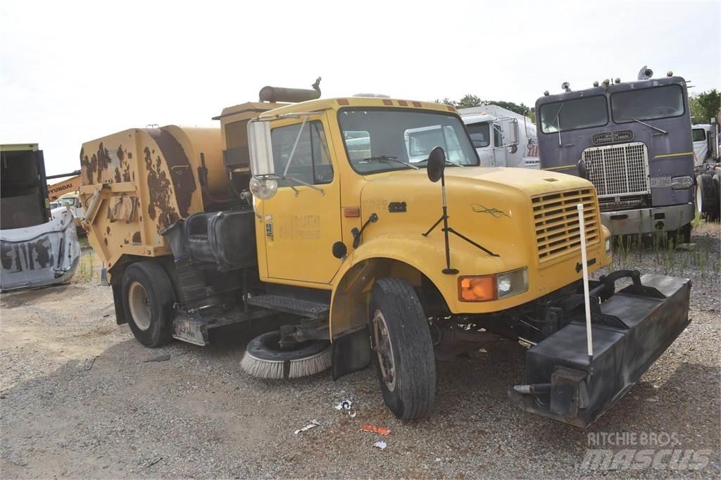 International 4700 Kehrmaschine