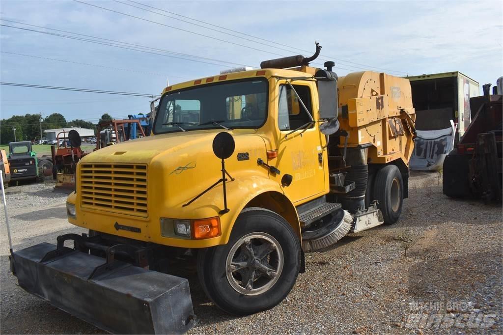 International 4700 Kehrmaschine