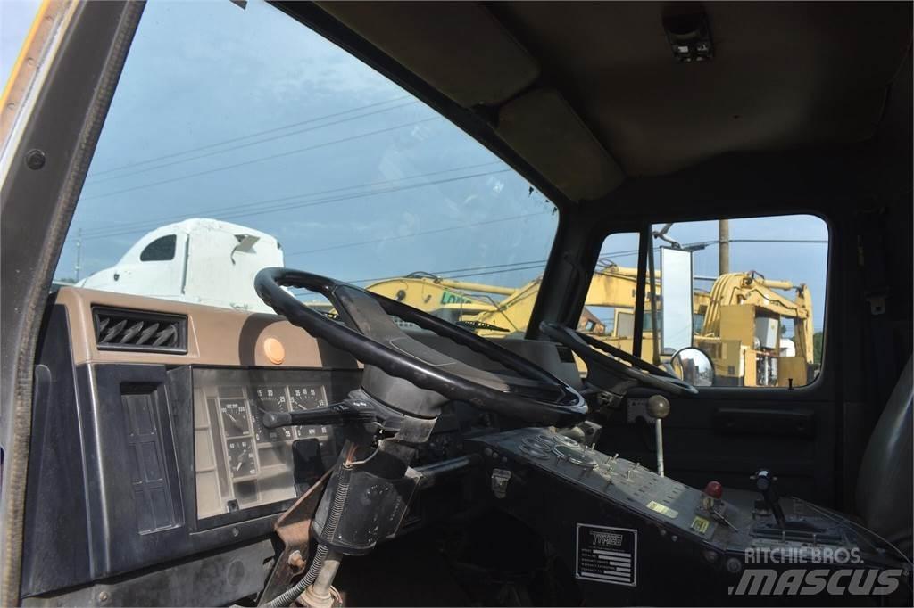 International 4700 Kehrmaschine