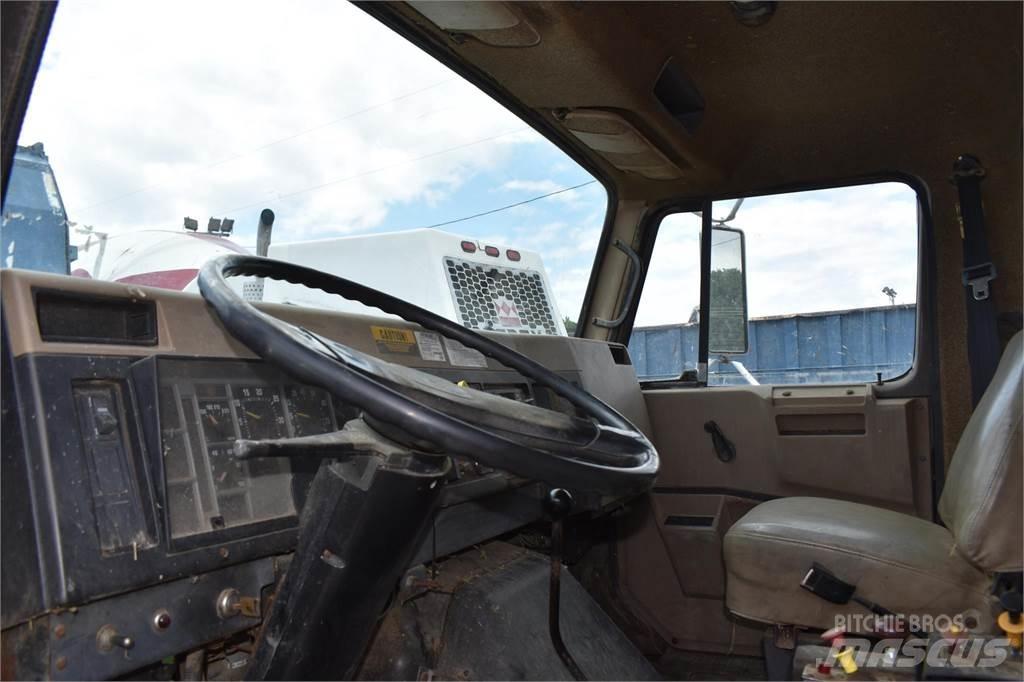 International 4900 Kipper