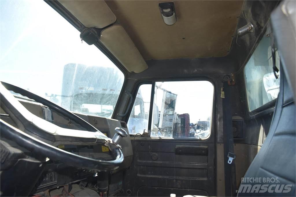 International 4900 Kipper
